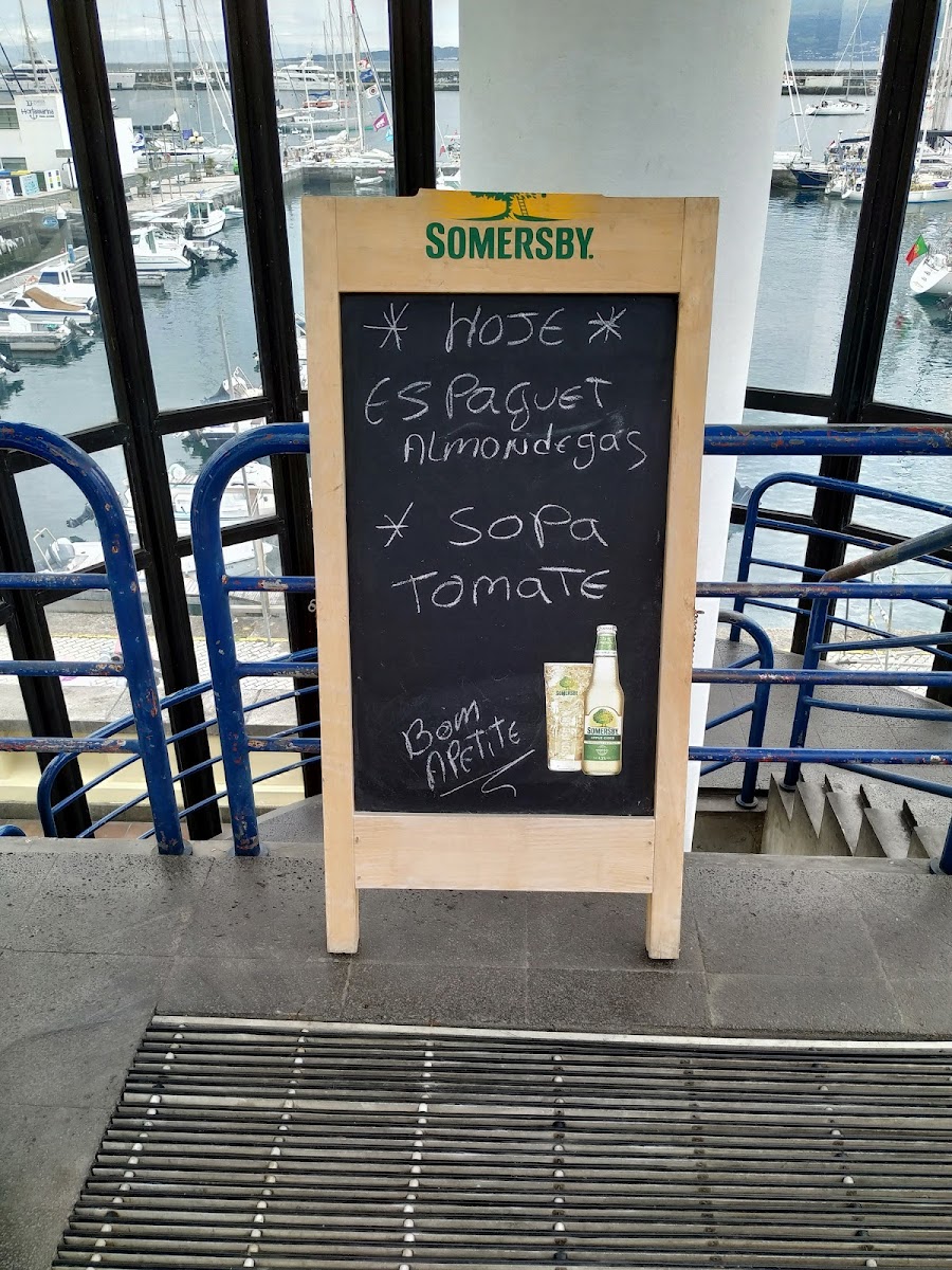 Menu Bar Do Clube Naval Da Horta-5